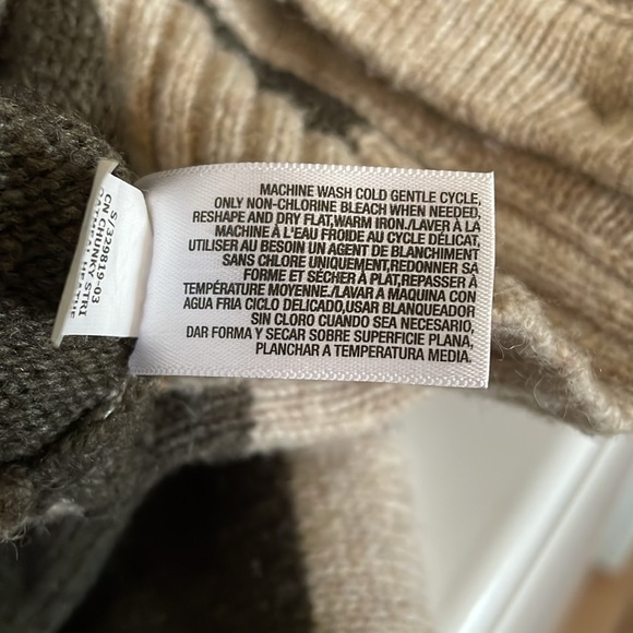 Old Navy Sz M Grandpa Sweater - Picture 5 of 6